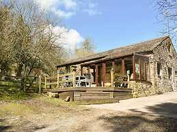 Red Squirrel Haven 2BR House - Sleeps 4 - Parking