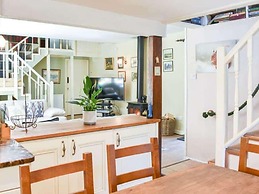 Red Squirrel Haven 2BR House - Sleeps 4 - Parking