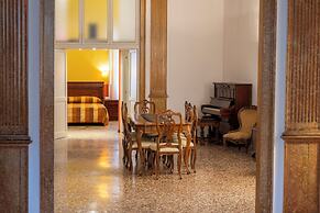 Savoia & Jolanda Apartments