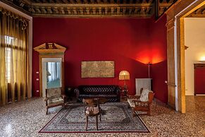 Savoia & Jolanda Apartments