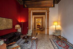 Savoia & Jolanda Apartments