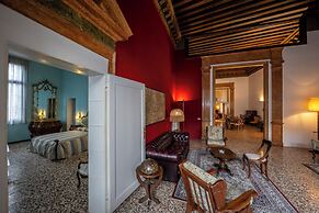 Savoia & Jolanda Apartments