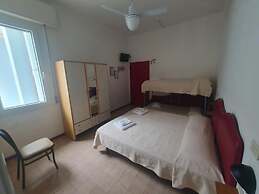 HOTEL YOUNG PEOPLE UNDER 40