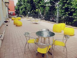 HOTEL YOUNG PEOPLE UNDER 40