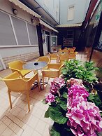 HOTEL YOUNG PEOPLE UNDER 40