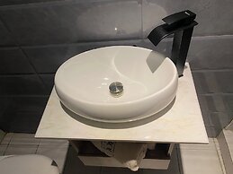 House 919 Suites And Apartments