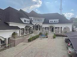 House 919 Suites And Apartments