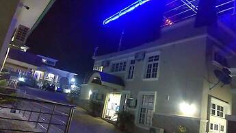 House 919 Suites And Apartments