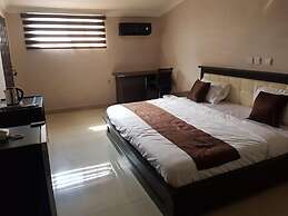 House 919 Suites And Apartments