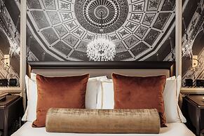 1926 La Galerie Boutique Art Suites