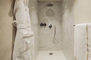 1926 La Galerie Boutique Art Suites