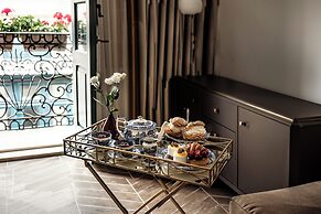 1926 La Galerie Boutique Art Suites