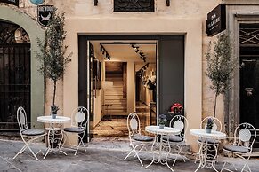 1926 La Galerie Boutique Art Suites