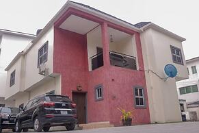Comforts Court And Apartment