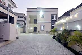 Comforts Court And Apartment