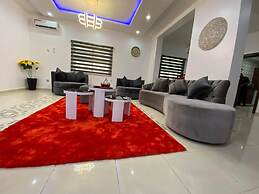 Comforts Court And Apartment