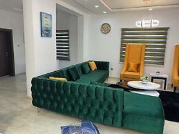 Comforts Court And Apartment