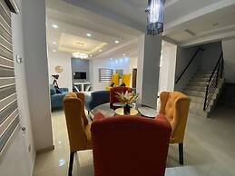 Comforts Court And Apartment
