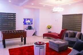 Comforts Court And Apartment