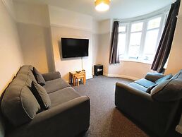 2-bed Darlington Townhouse, Garden & Free Parking