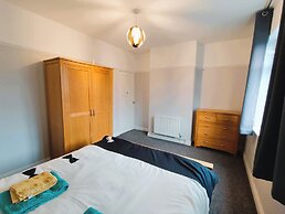 2-bed Darlington Townhouse, Garden & Free Parking