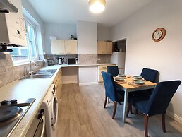 2-bed Darlington Townhouse, Garden & Free Parking
