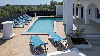 Gigi Star Luxury ApartVilla with Pool, Sea View