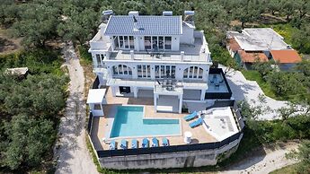 Gigi Star Luxury ApartVilla with Pool, Sea View