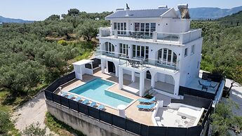 Gigi Star Luxury ApartVilla with Pool, Sea View