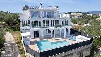 Gigi Star Luxury ApartVilla with Pool, Sea View