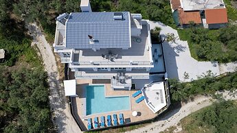 Gigi Star Luxury ApartVilla with Pool, Sea View