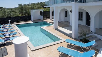 Gigi Star Luxury ApartVilla with Pool, Sea View