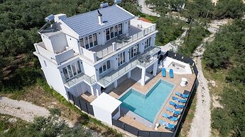 Gigi Star Luxury ApartVilla with Pool, Sea View