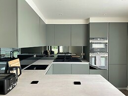 Modern and Sleek 2 Bed Apartment