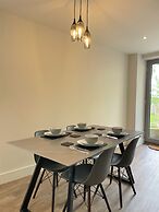 Modern and Sleek 2 Bed Apartment