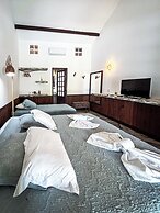 Room in Lodge - Charming Suit Room 5