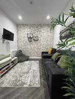 Stylish City Center 2 BR Retreat