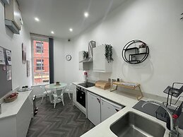 Stylish City Center 2 BR Retreat