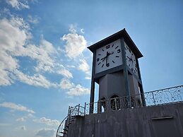 Paramount Palace Hotel Dannok