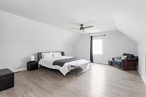 Entire Home in Fountain Square