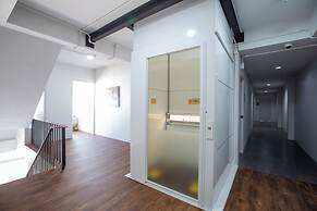 185 @ Surawong Hotel