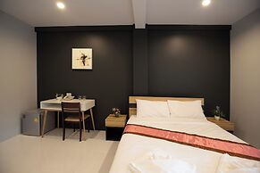 185 @ Surawong Hotel