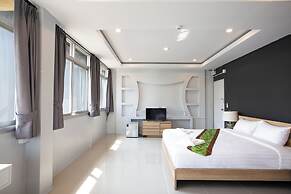 185 @ Surawong Hotel