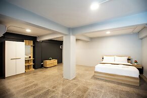 185 @ Surawong Hotel