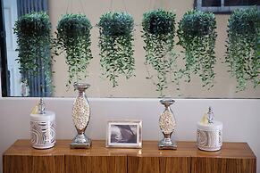 185 @ Surawong Hotel