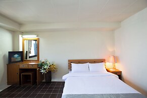 D-haus Ngamwongwan Residence