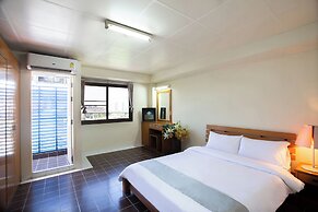 D-haus Ngamwongwan Residence