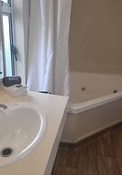 Fountain Court Motel