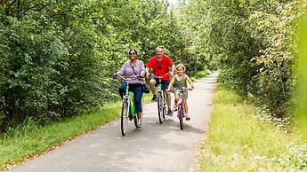 Family Forest Stay With Garden
