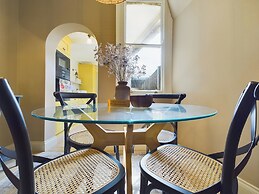 Seaside Cottage Retreat in Leigh-on-sea